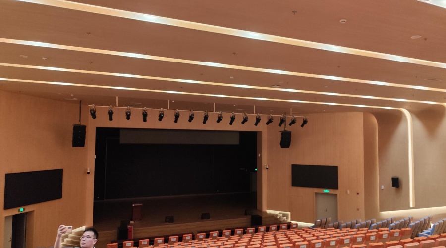 飾紀上品GRG廠家：深圳坪山實驗學(xué)校GRG報告廳穿孔板工程案