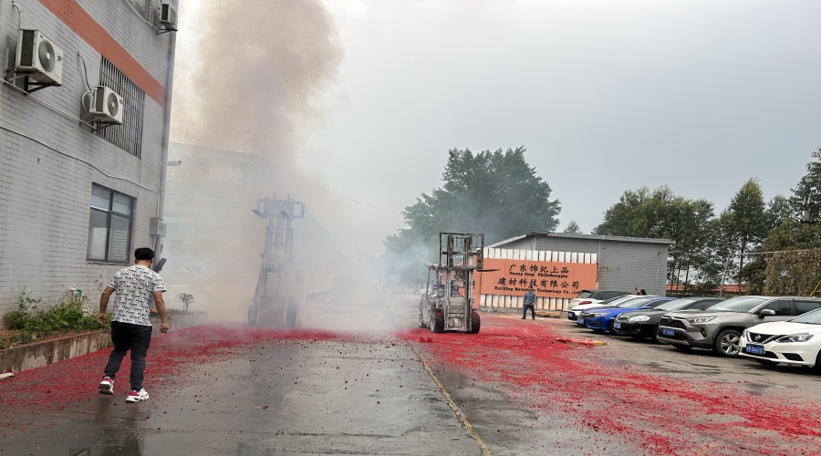 飾紀(jì)上品GRG廠(chǎng)家開(kāi)工大吉 飾紀(jì)上品GRG廠(chǎng)家開(kāi)工大吉