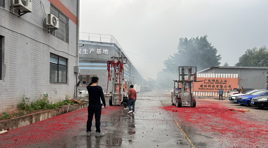 飾紀(jì)上品GRG廠(chǎng)家開(kāi)工大吉 飾紀(jì)上品GRG廠(chǎng)家開(kāi)工大吉